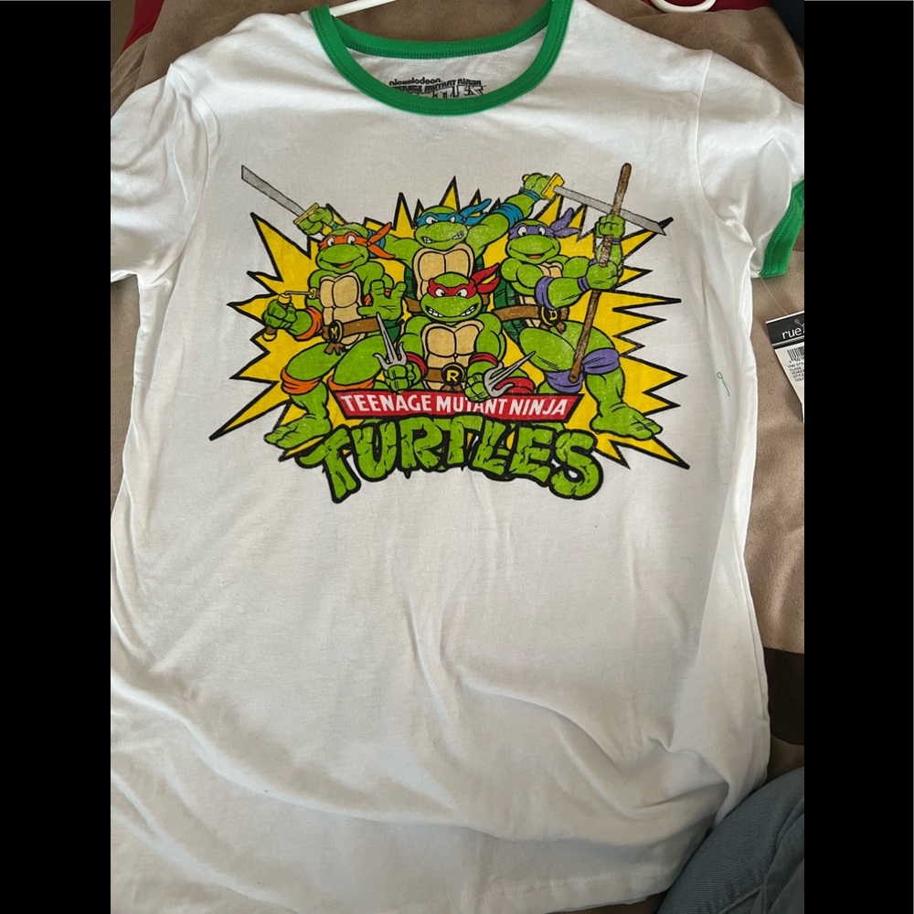 Teenage Mutant Ninja Turtles tshirt for women. Size Large.
